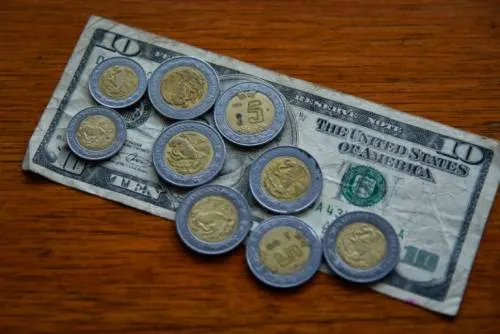 Peso mexicano se dispara a 20.08 tras anunció de cancelación de aeropuerto de Texcoco