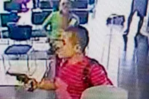 Asaltan con armas de fuego sucursal bancaria en Zavaleta