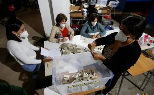 Voto a favor de una nueva Constitución en Chile aventaja en plebiscito