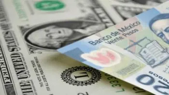 Peso gana terreno ante un dólar debilitado