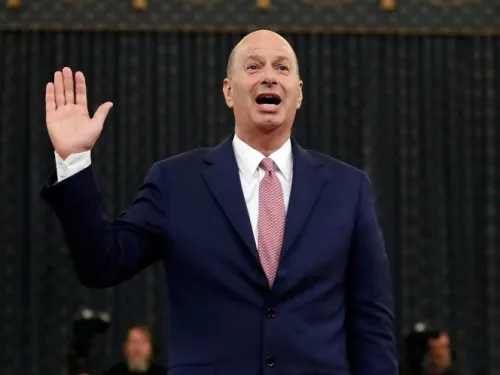 Embajador compromete a Trump en investigación de juicio político