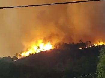 Incendio en Ixtacamaxtitlán: Control del 90%, pero la amenaza a viviendas persiste