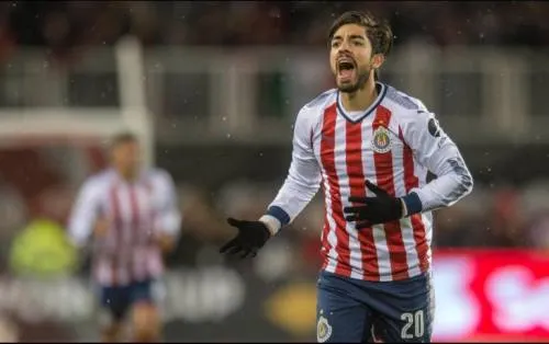 Multan a Rodolfo Pizarro por insultos al América
