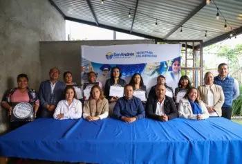 Entrega Edmundo Tlatehui reconocimientos a docentes del IEEA, por su contribución para abatir el rezago educativo