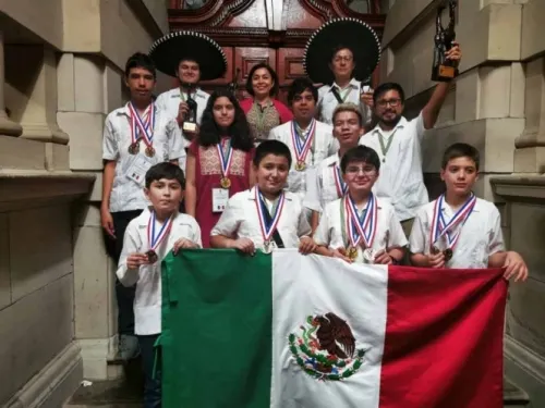 Mexicanos ganan oro en olimpiada de matemáticas; agradecen a Del Toro