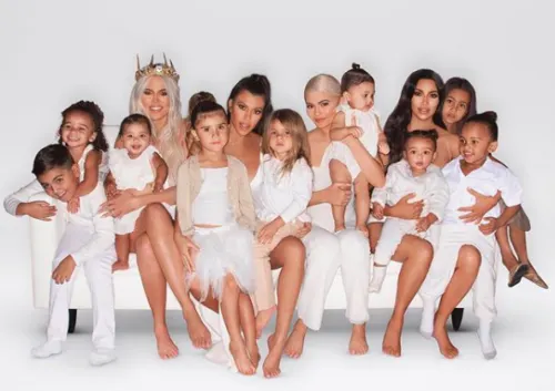 Las Kardashian comparten su postal navideña 2018 y es todo lo que esperábamos