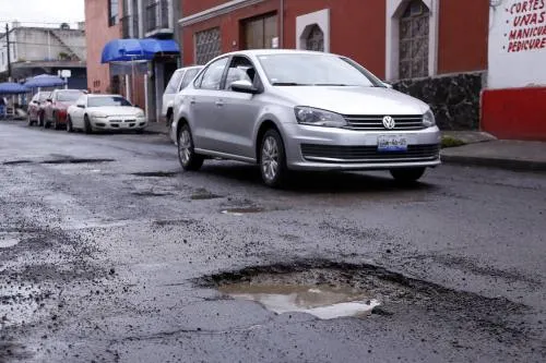Cinco automovilistas recibirán indemnización del seguro contra baches: Banck