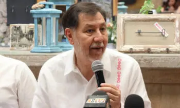 Abogado ofrece disculpa pública a Fernández Noroña por agresión en el AICM