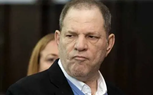 Fiscalía pide que no retiren cargos de agresión sexual a Harvey Weinstein