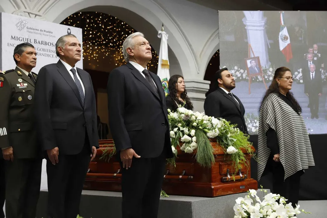 López Obrador en el homenaje de Miguel Barbosa