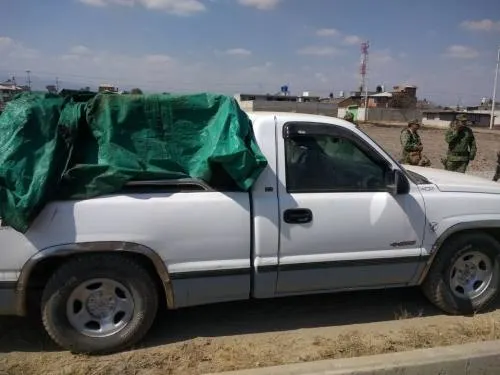 Ejército Mexicano asegura vehículos con contenedores de combustible