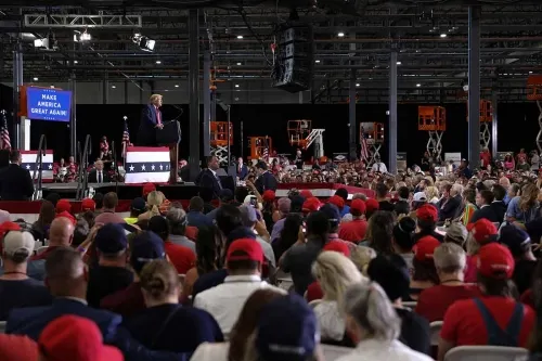 Trump rompe reglas y celebra mitin sin cubrebocas ni sana distancia
