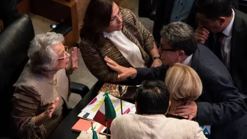 Senadores de Morena propondrán creación de instituto para regular la venta de mariguana