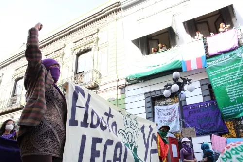 Sin intención de desalojo de feministas del Congreso