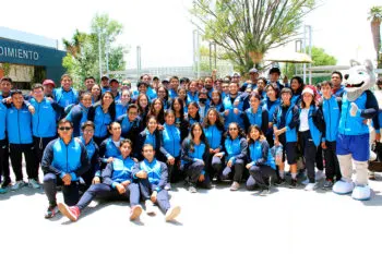 Lilia Cedillo entrega uniformes a los deportistas BUAP que participarán en la Universiada Regional 2023