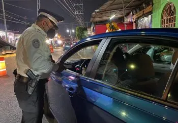 Instala policía de San Andrés operativo alcoholímetro