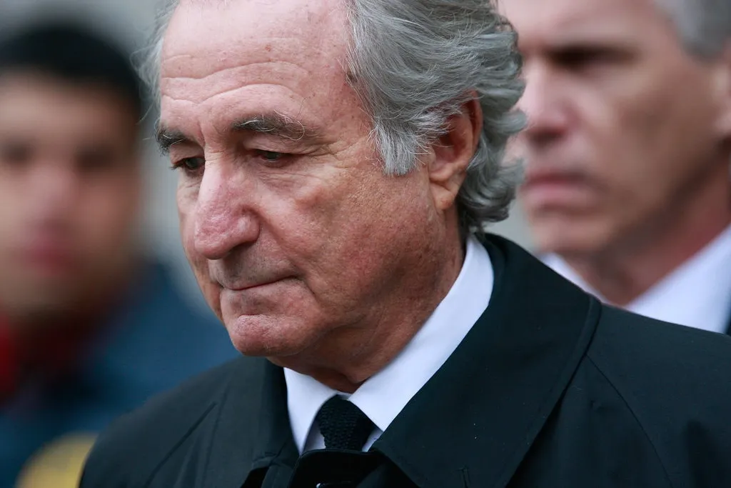 En prisión muere Bernie Madoff, el mayor estafador de esquema Ponzi de la historia