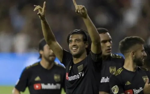 Barcelona busca de nuevo a Carlos Vela