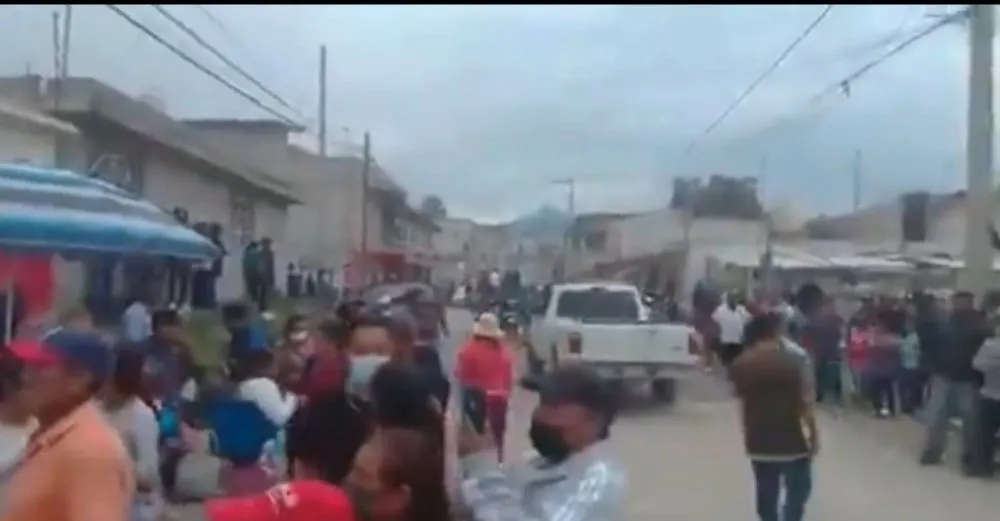 Presunto grupo de choque intenta robar urnas en Amozoc
