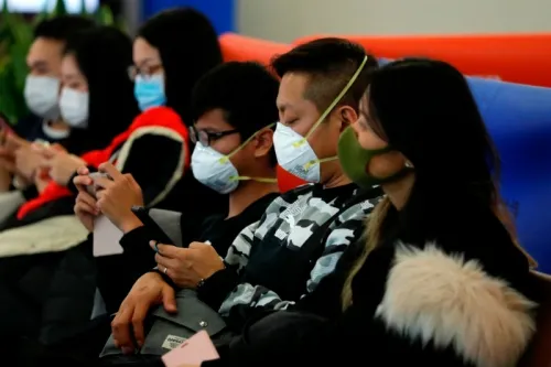 Suman 54 muertos y 300 nuevos casos de coronavirus