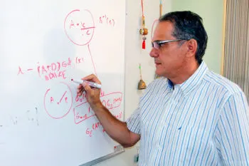 Incremento salarial de 4% más 2% en prestaciones, acuerdan BUAP y sindicatos