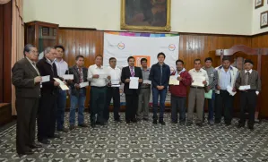 Entrega José Juan Espinosa participaciones a presidentes auxiliares