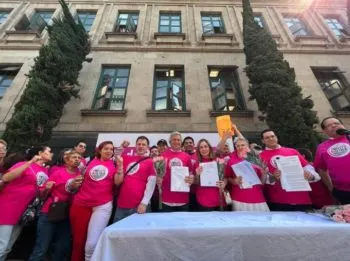 Organizaciones presentan firmas a la SCJN contra Plan B de Reforma Electoral