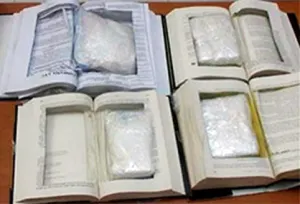 Incautan en Colombia cocaína en biblias destinadas a México