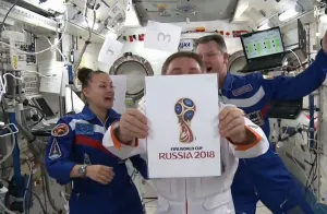 Desde la Estación Espacial presentan emblema de Rusia 2018