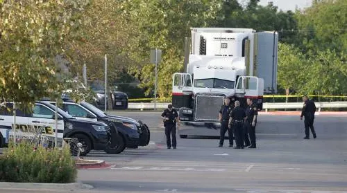 Suman 10 muertos en caso de migrantes hallados en contenedor en Texas