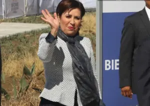 Rosario Robles Berlanga acude a sexto informe de RMV en representación de EPN