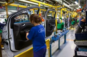 Pese a amenazas de Trump, Ford abrirá en México 2 plantas de producción