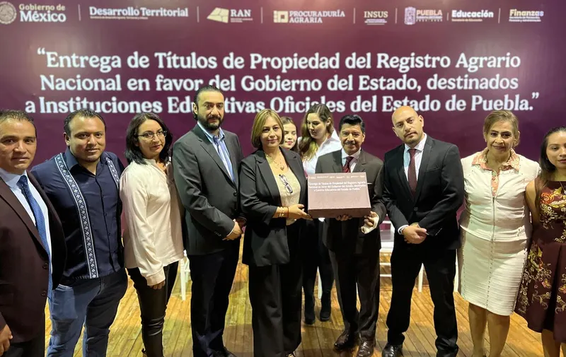 entrega-titulos-propiedad-escuelas-pue