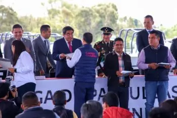 Miguel Barbosa entrega 100 patrullas y armamento a 50 municipios poblanos