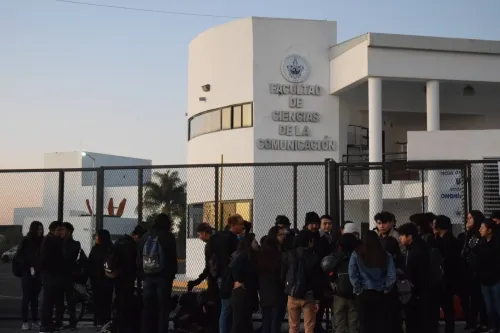 Facultad de Comunicación recibe pliego petitorio de las estudiantes de esta área educativa