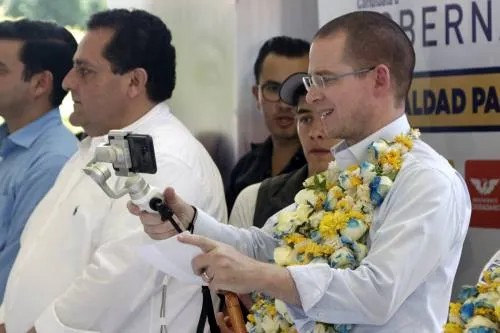 Rispidez y distanciamiento se percibió entre los protagonistas del acto de Ricardo Anaya