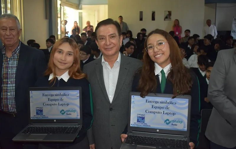 conalep-donacion-150-laptops-inegi