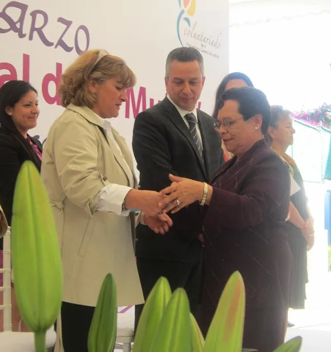 Reconoce la PGJ a mujeres en su día