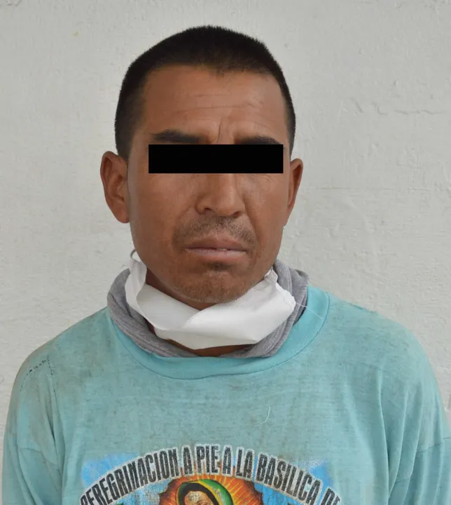 Policía municipal detuvo a pareja en posesión ilegal de aproximadamente , dos centenas de troncos de madera