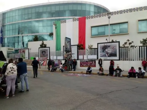 Familiares e integrantes de la 28 de octubre exigen el esclarecimiento del crimen de Meztli