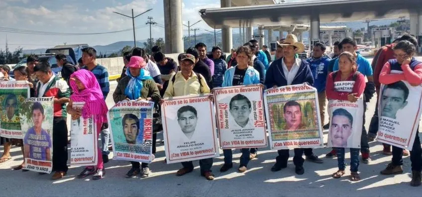 AMLO - Critica - a - los - padres - de - ayotzinapa