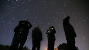 Un exempleado de la NASA rompe mitos sobre los ovnis
