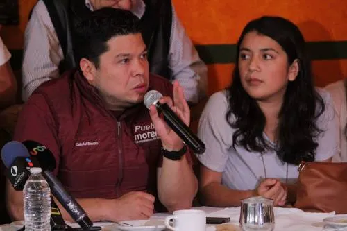 Morena denunció presiones a burócratas para sumarse a marcha a favor de MEA