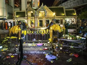 Explosión en templo de Bangkok deja 19 muertos
