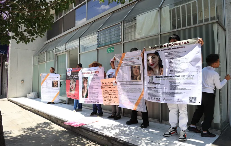 Familiares exigen justicia por desaparición de Karla Alejandra en Puebla, a un año sin avances
