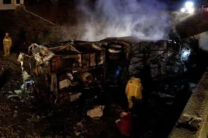 Mueren 16 personas carbonizadas en accidente carretero en Sonora