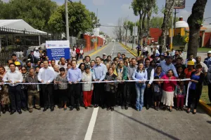 Gobierno y Comuna inauguran pavimentación de la 18 Poniente