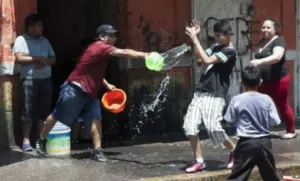 Arrestan a 17 personas por desperdiciar el agua en el DF