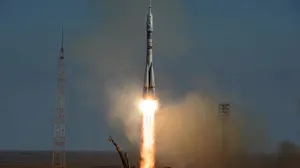Cohete lleva la antorcha olímpica al espacio, cosmonautas la encenderán