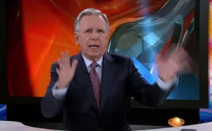 Cachan a El Profe manoteando fuera de cuadro en noticiero